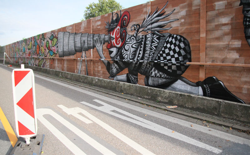Graffiti: Harlekin mit Fernrohr, A40 Schallschutzwand